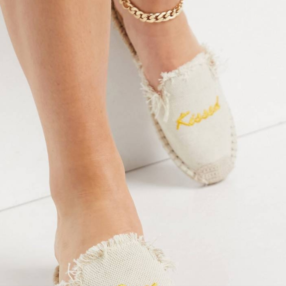 Cute shoes with opened heel